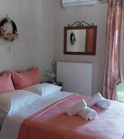 Atrapos Semesterbostad Karpenísion